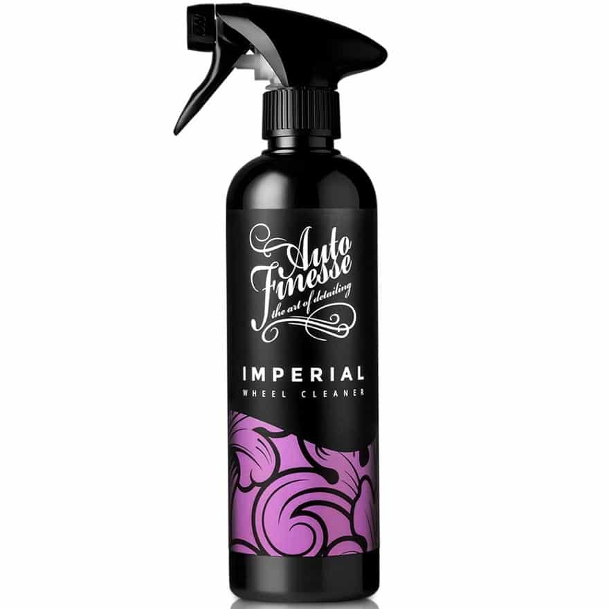 Vraťte svým kolům zářivý lesk bez rizika poškození! Auto Finesse Imperial Wheel Cleaner je vysoce účinný, bezkyselý čistič, který kombinuje silné čisticí schopnosti s maximální šetrností. Na rozdíl od agresivních kyselinových čističů, které mohou poškodit povrchovou úpravu disků, Imperial pracuje na bázi moderních detergentů, které bezpečně uvolňují brzdový prach a silniční nečistoty.